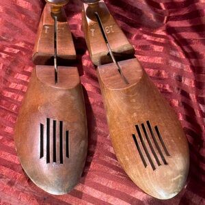 Men's Wooden Shoe Trees - Brown Leather Finish